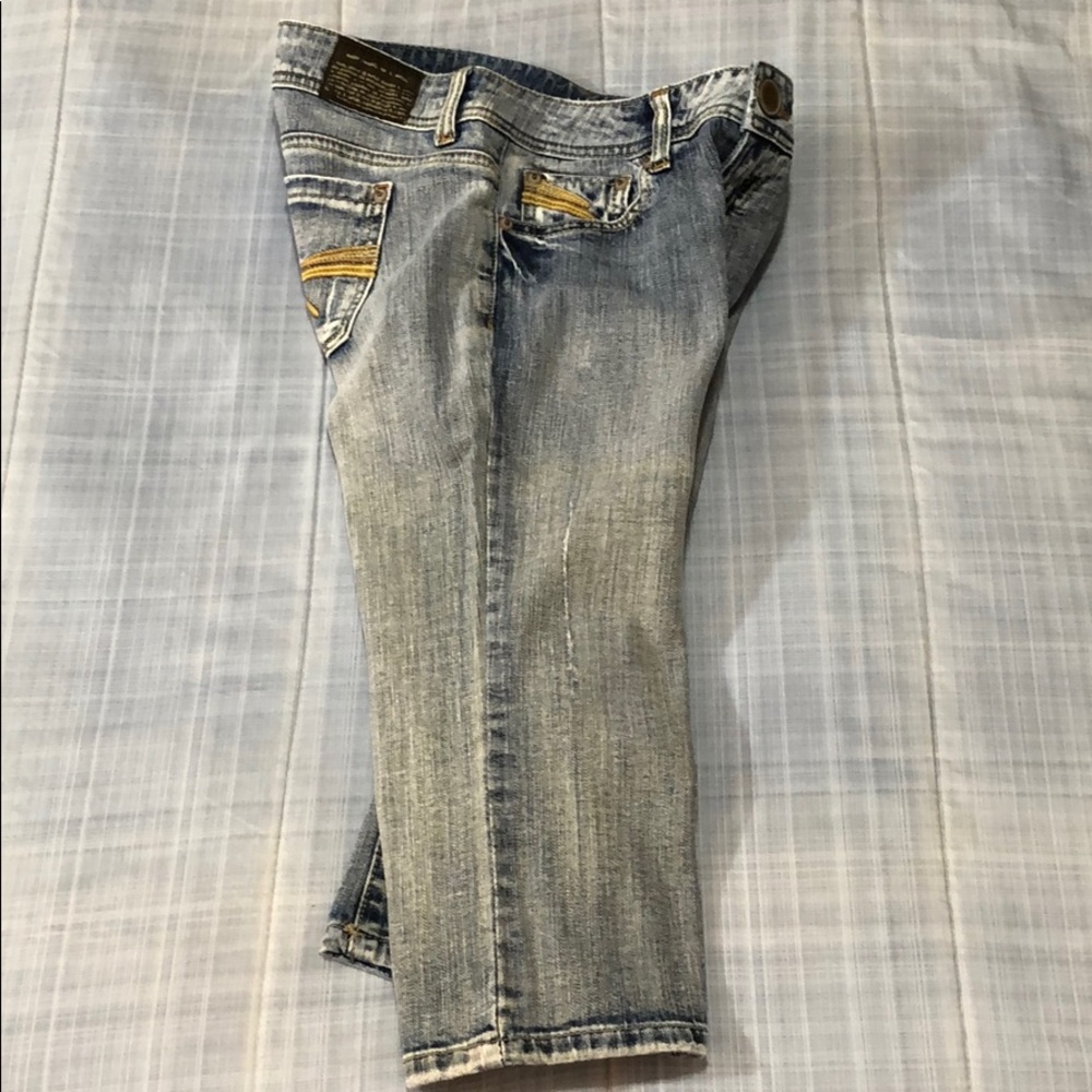 NOBLE Stretch Denim Capri Distressed Embroidered Size 5